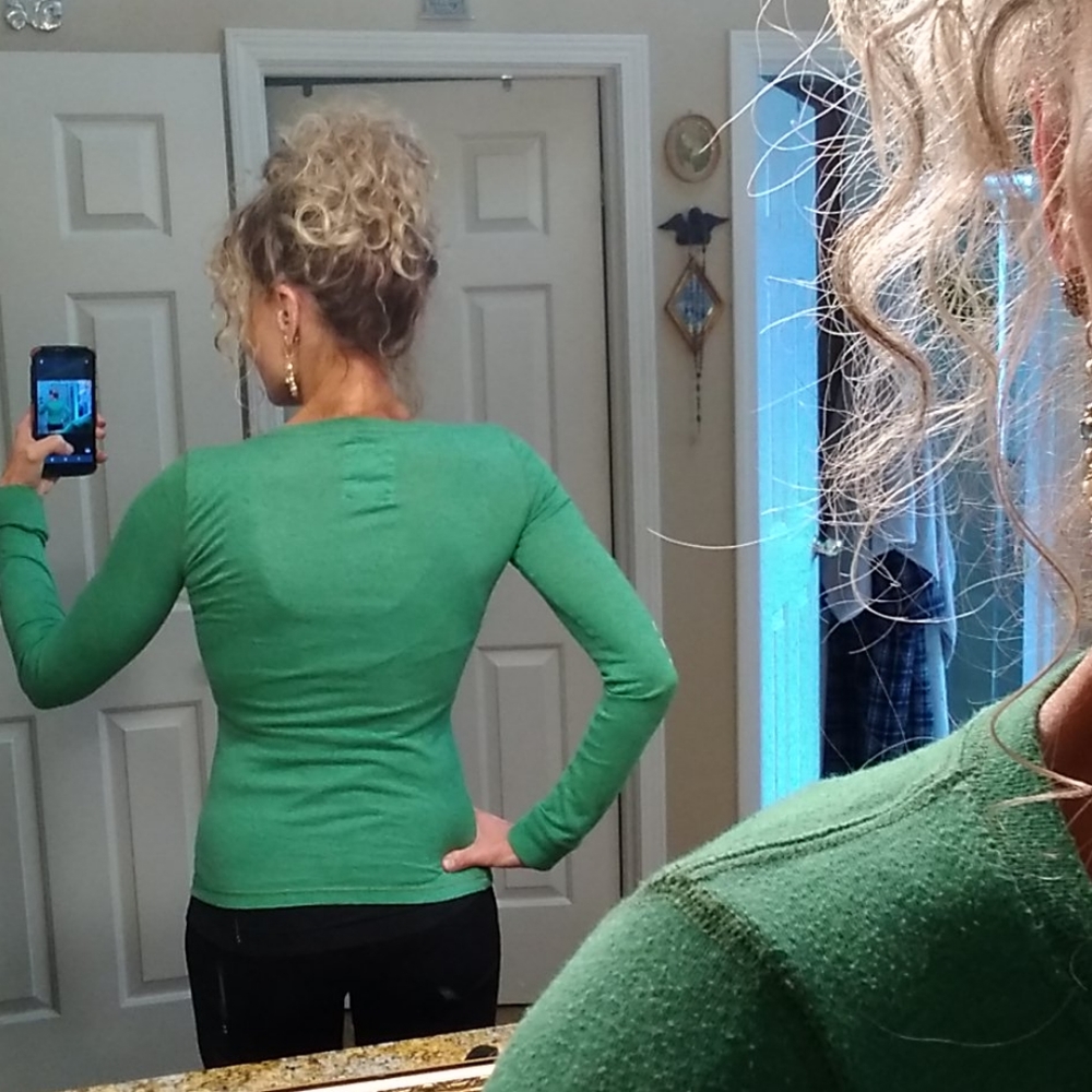 Hollister green and white size small long sleeve t - Picture 4 of 5